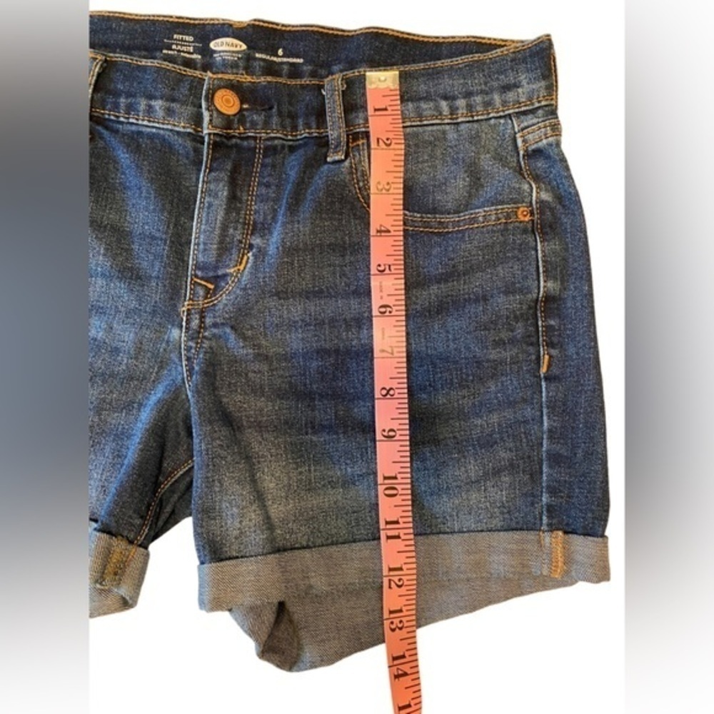 Old navy fitted stretch jean shorts. Size 6. Denim. Rolled cuff. - Picture 2 of 4